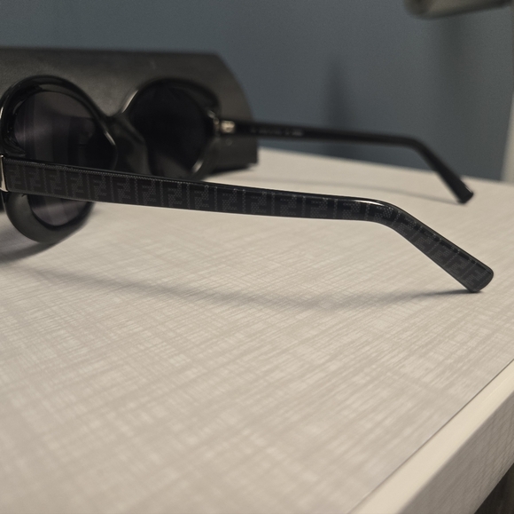 Fendi Black Sunglasses with Textured Temples and Silver Accents - Picture 8 of 9